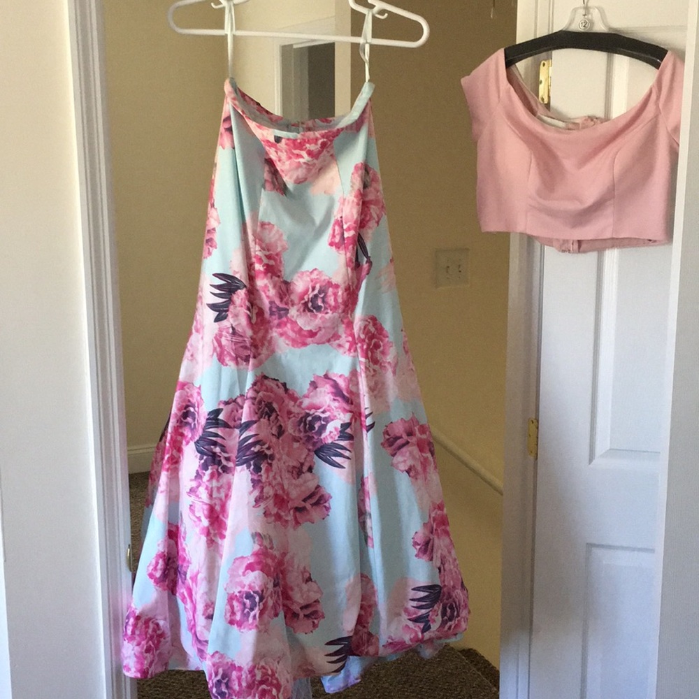 Prom dress - Picture 2 of 8